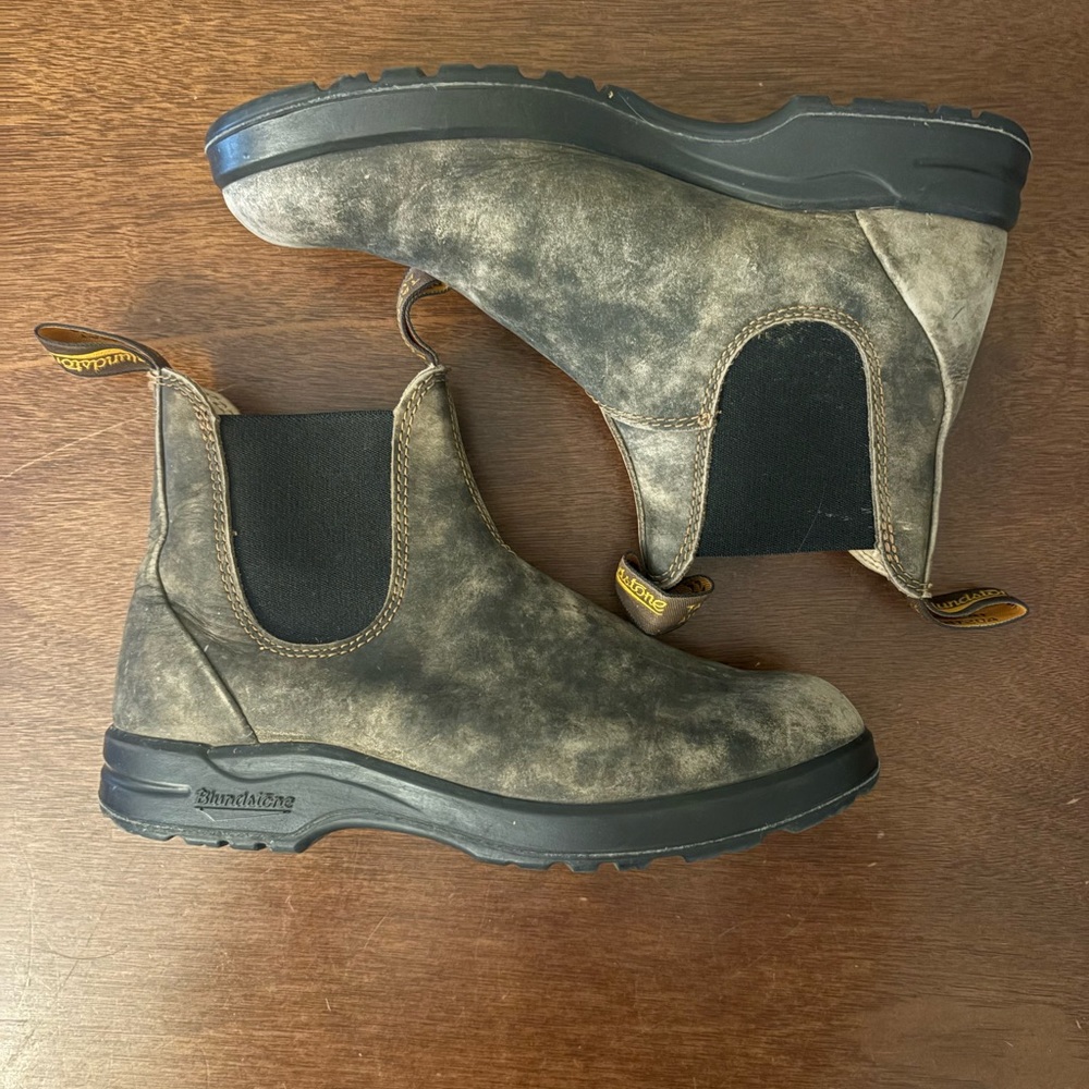 Blundstone Women’s All-Terrain Distressed Brown Leather Boots